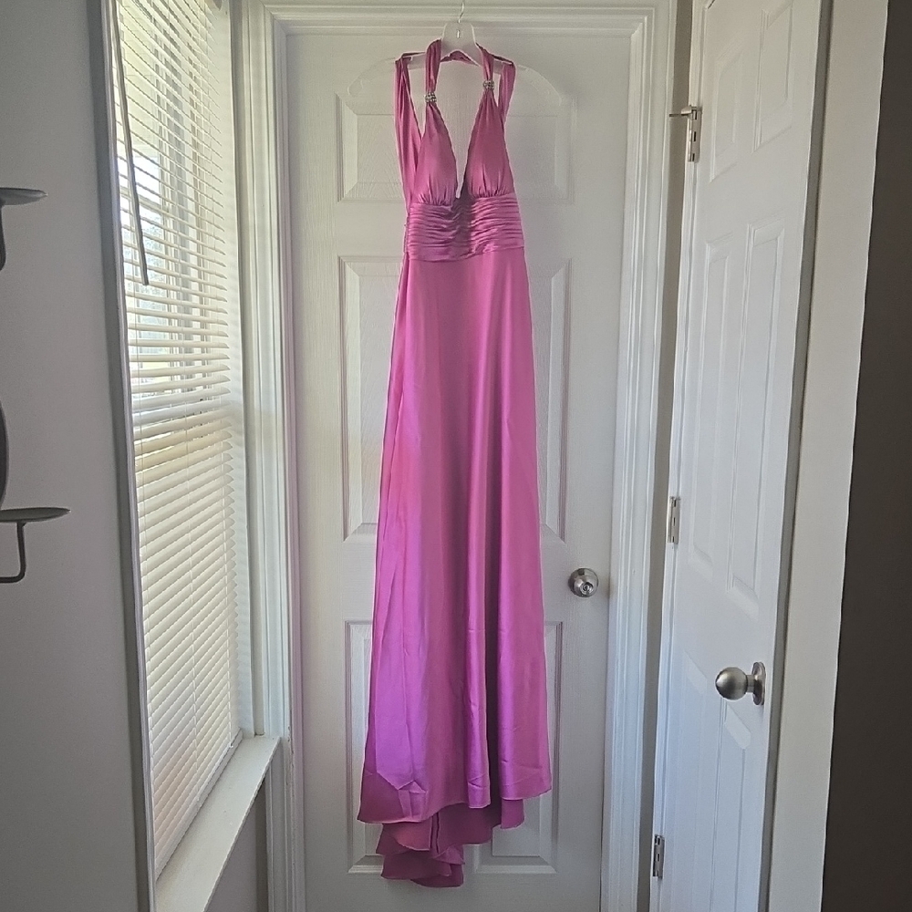 Elegant Pink Halter Evening Dress